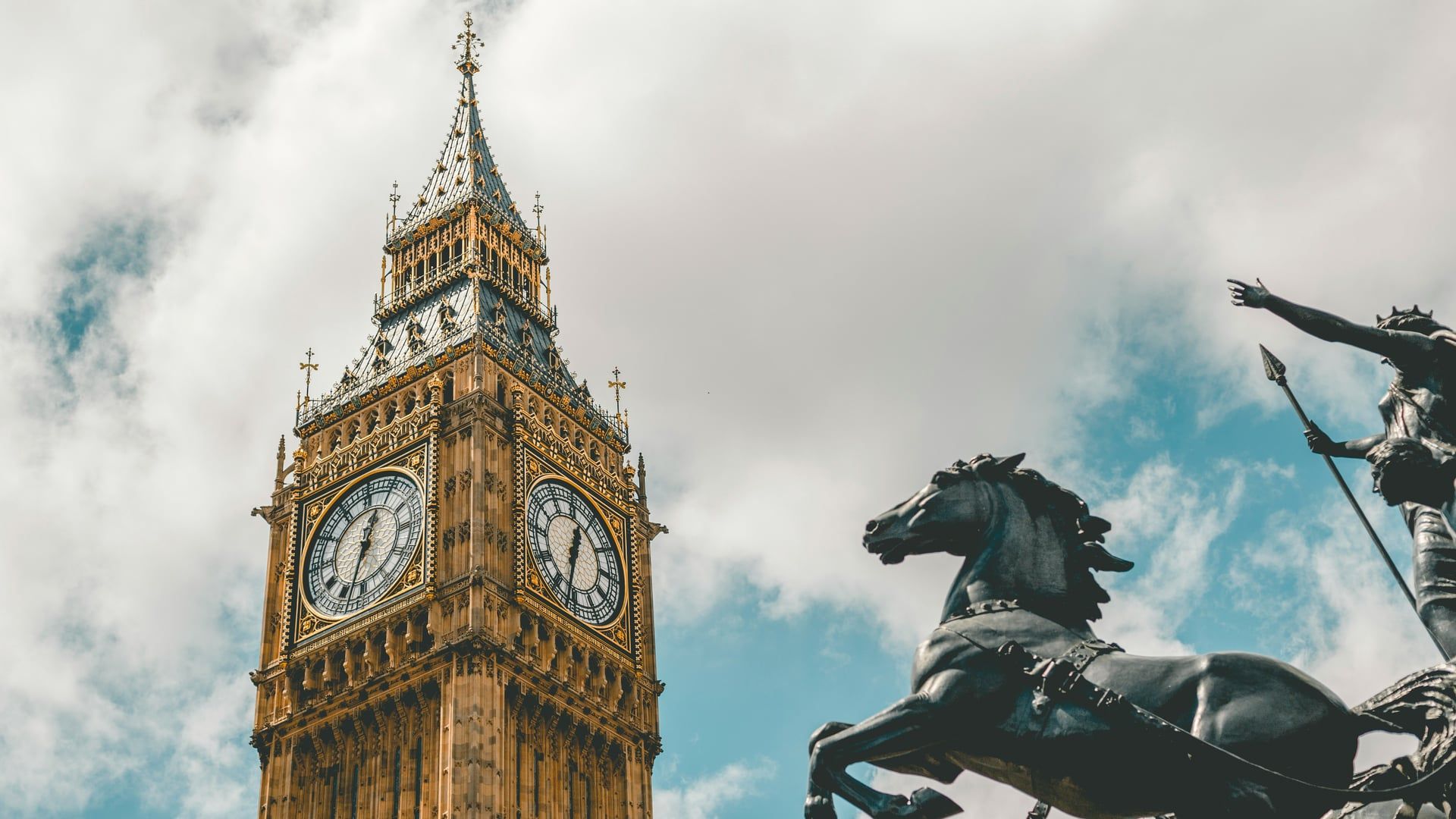 Elizabeth Tower and Big Ben beside the bronze Boudicca statue on Westminster Bridge
